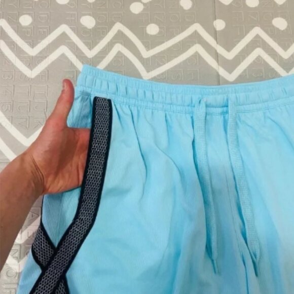 Nike limited edition fly swoosh shorts - Picture 2 of 6